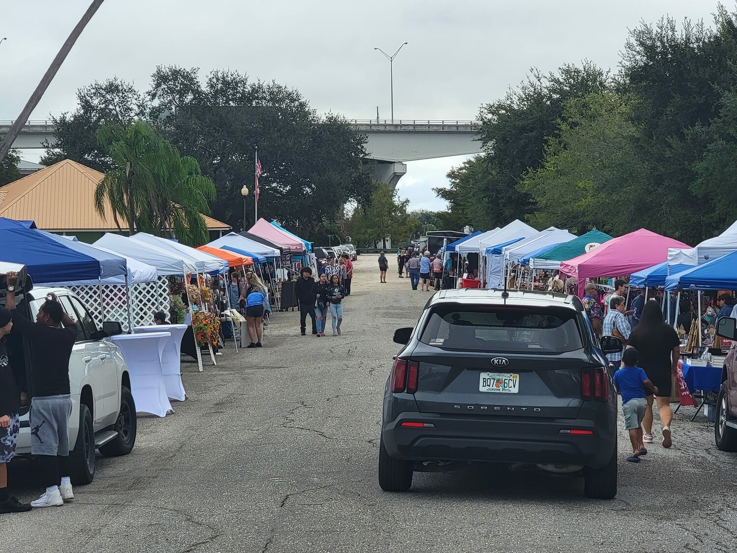 MOORE HAVEN – More than 40 vendors participated in the Riverside Market on Nov. 18, offering a variety of foods, crafts and more. Riverside Market will be held once a month at 299 Riverside Drive in Moore Haven from 9 a.m. to 1 p.m. through April. The next market will be held Dec. 16.